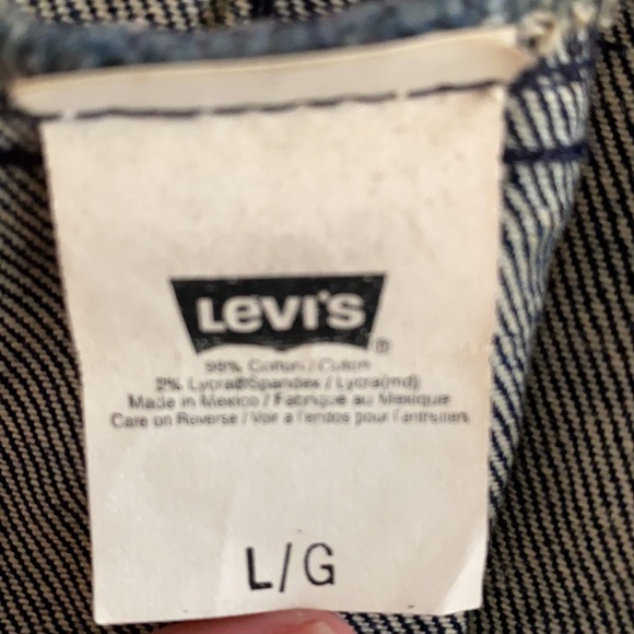 Women’s Levi’s Jean Jacket from early 2000. - Picture 6 of 6